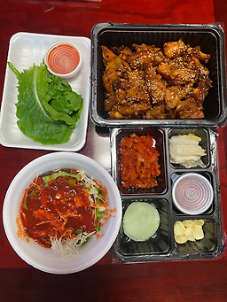 Jindoyajokbalsinnaejeom (진도야족발신내점) 2