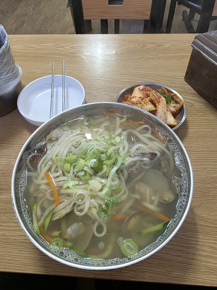 바지락듬뿍칼국수 1