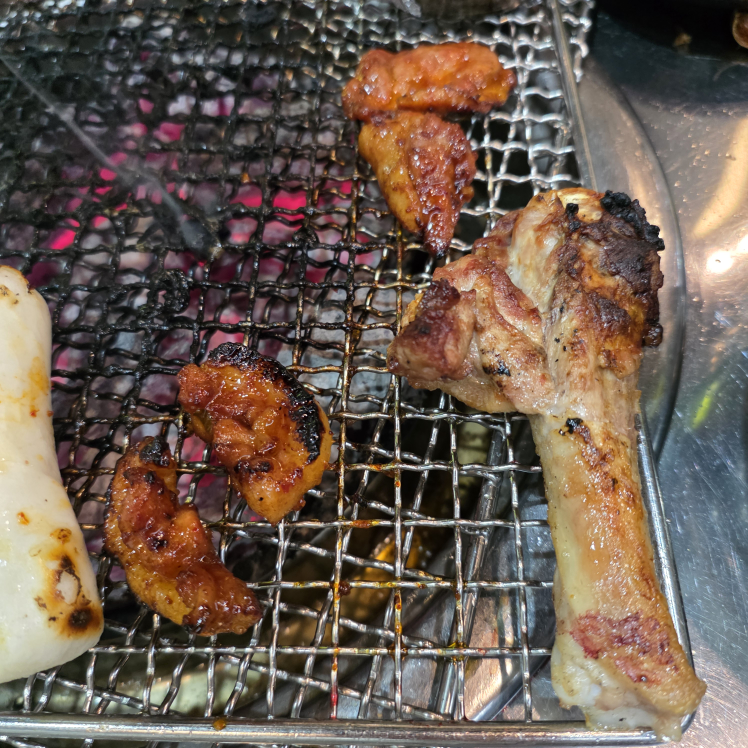 Wonjotoegoljiporisutbulgui (원조퇴골집오리숯불구이) 2