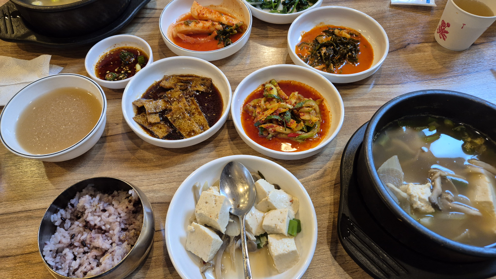 Gangwondosondubuchingnaengmyeon (강원도손두부칡냉면) 1