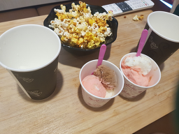 아지트룸카페