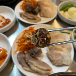 Mokchondwaejigukbap (목촌돼지국밥) 1