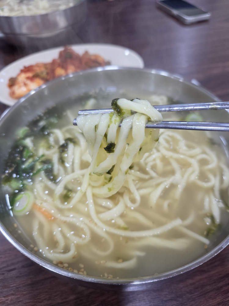 ㈜총각손칼국수 4