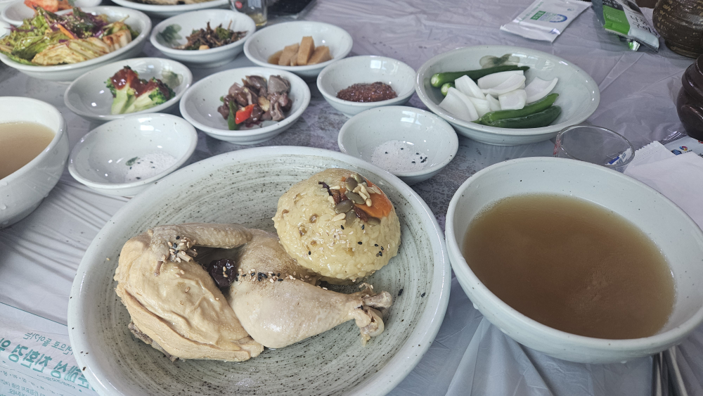 Hamyangotdak (함양옻닭) 1