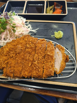 Donkkaseukeulleop (돈까스클럽) 1