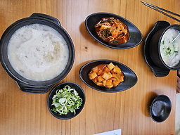 Joseongomtang (조선곰탕) 3