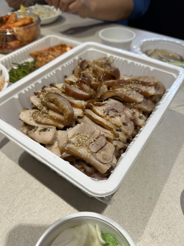 Simcheongiwangjokbal (심청이왕족발) 2
