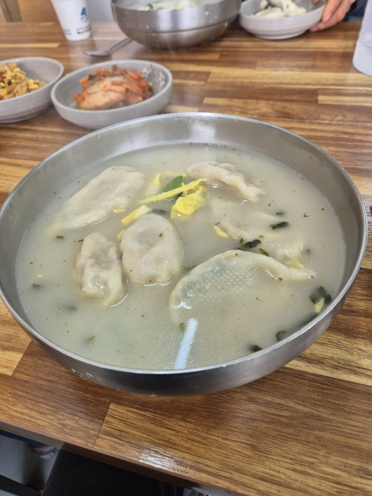 Eommasonmandu (엄마손만두) 2