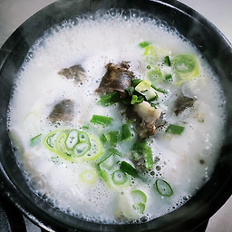 Anseongdwaejigukbap (안성돼지국밥) 3
