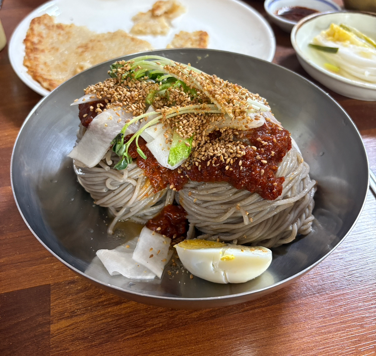 Bongasinsukhuijingolmakguksu (본가신숙희진골막국수) 2