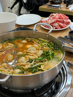 Dongbaekeolkeunsyabeukalguksu (동백얼큰샤브칼국수) 3