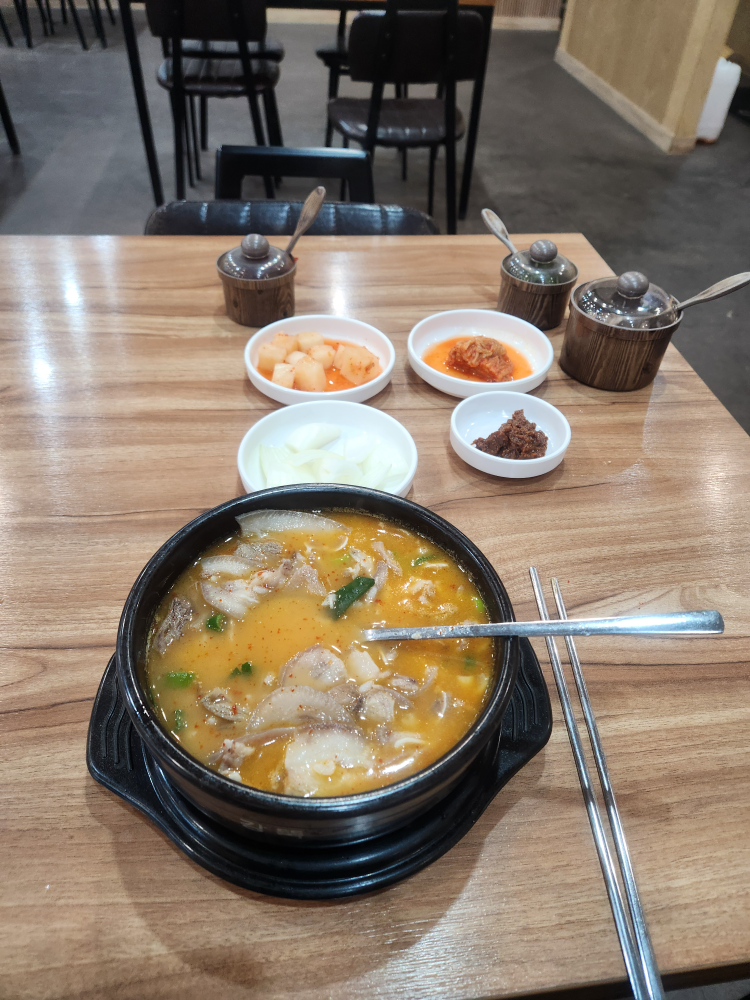 Yennalsundaegukbap (옛날순대국밥) 2