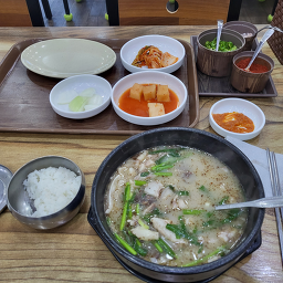 Jeonjusigolsundaeguk (전주시골순대국) 3