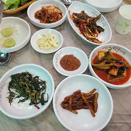 Daedunsantojongdakjip (대둔산토종닭집) 2