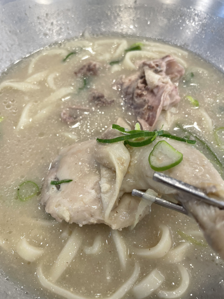 Eonyangdak kalguksu eobangjeom (언양닭 칼국수 어방점) 1