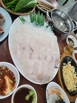 Sindojeonmangdaehoetjip (신도전망대횟집) 2