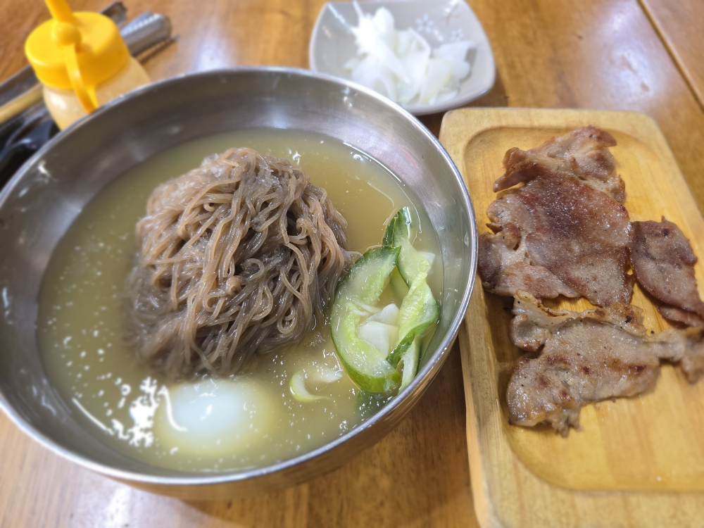 Seokchonnaengmyeon (석촌냉면) 1