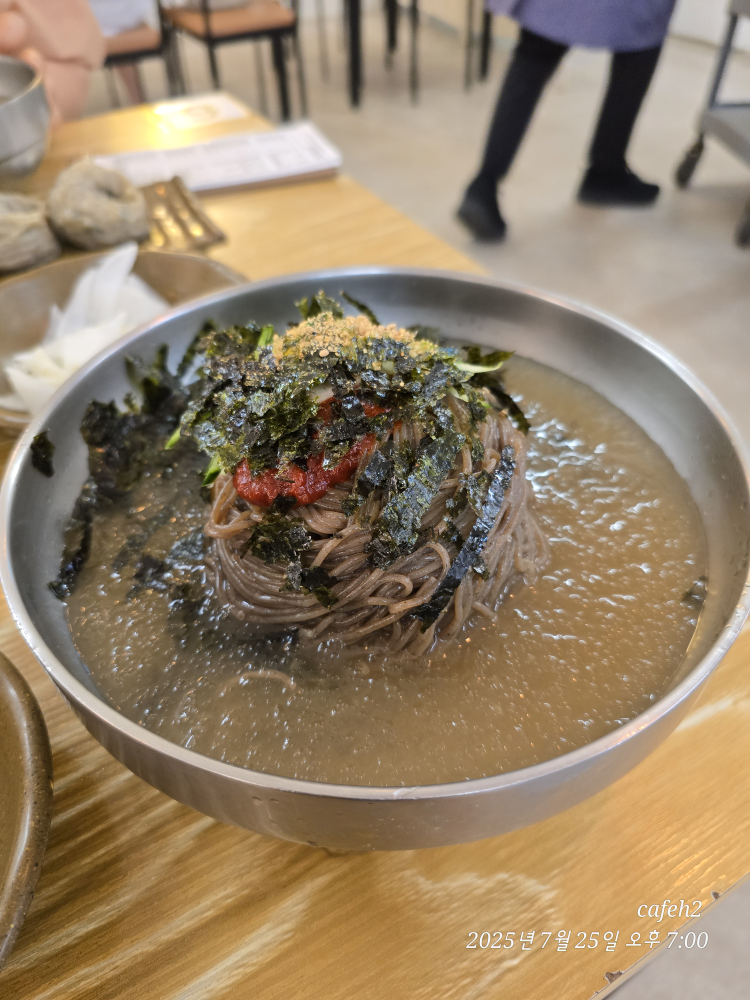 Gangreunghaebyeonmemilmakguksu (강릉해변메밀막국수) 3