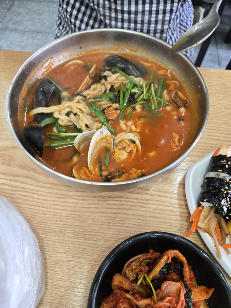 Tongtongkalguksu (통통칼국수) 1