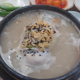 Songhwasamgyetang (송화삼계탕) 2
