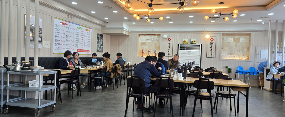 Pyoganemyeongpumsundubu (표가네명품순두부) 2