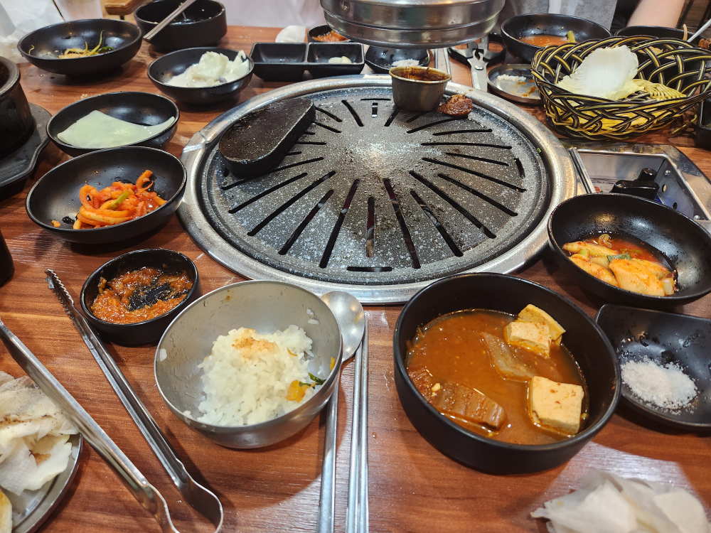 Gogigumneunmaeul (고기굽는마을) 2