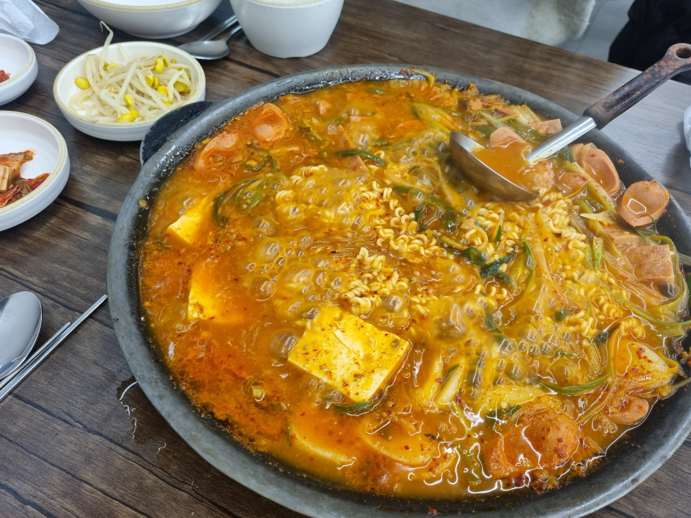 Bonghwangbudaejjigae (봉황부대찌개) 1