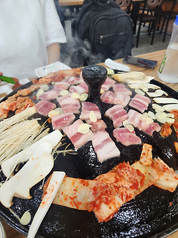 마루솥뚜껑 와인삼겹살 2