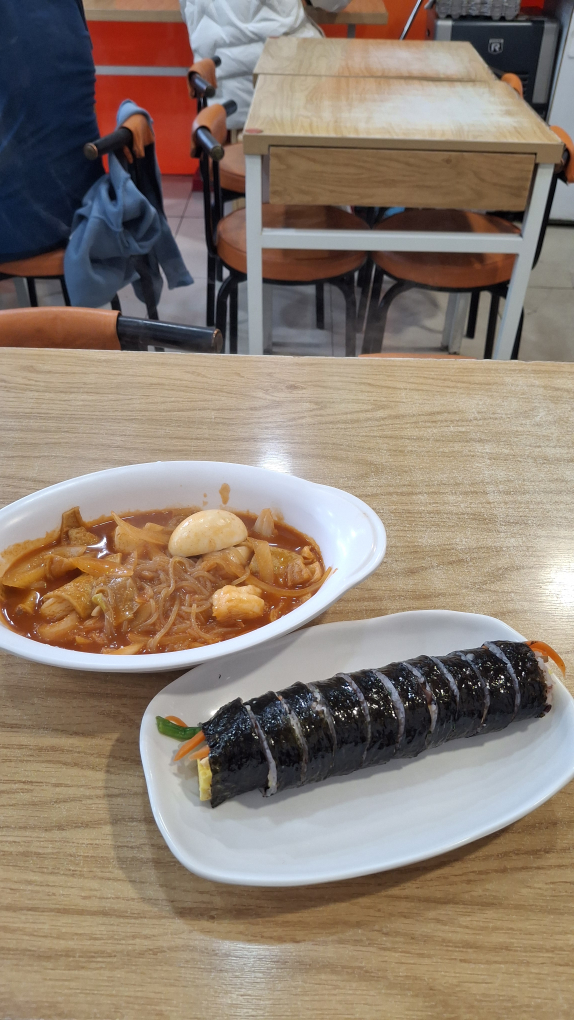 Gimbapcheonguk (김밥천국) 2