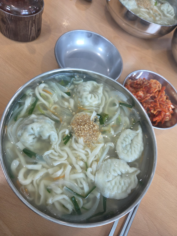 Baeksekalguksu (백세칼국수) 1