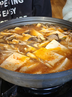 Hanyeoultongnamuraendeu (한여울통나무랜드) 1