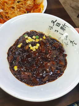 Oneuleunjjamppongttaenggineunnal (오늘은짬뽕땡기는날) 3