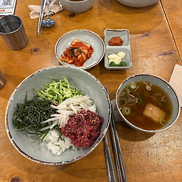 Yukhoejamaejip (육회자매집) 2