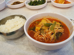 Yeongnammaeuntang (영남매운탕) 1