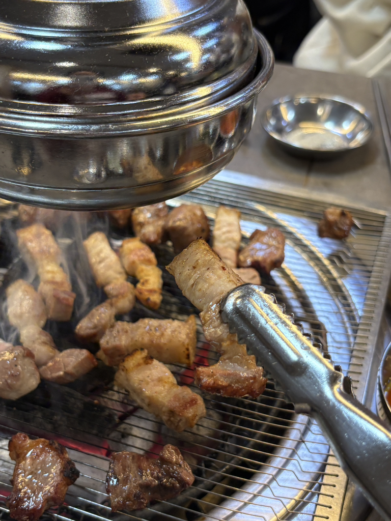 Dwaejihanmari (돼지한마리) 2