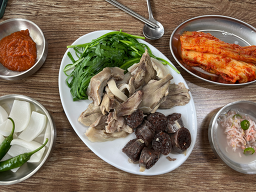 Hyangchonsikdang (향촌식당) 3
