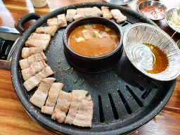 Eongteorisaenggogi (엉터리생고기) 2