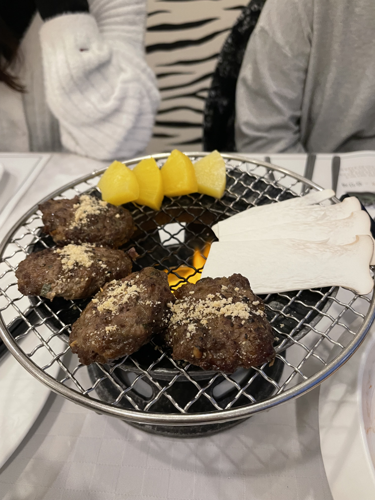 Tteulanchae (뜰안채) 1