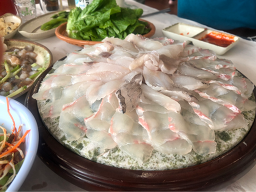 Unyeongsusanhoesenta (운영수산회센타) 2