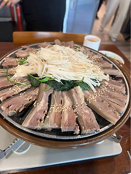 Maewolheukyeomsogadeun (매월흑염소가든) 3