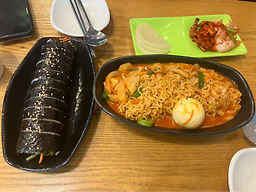 Pudeukapeimgimbap (푸드카페임김밥) 1