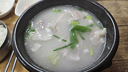 Idaebujadwaejigukbap (이대부자돼지국밥) 3