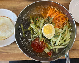 Hongeunsikdang pokpojeom (홍은식당 폭포점) 2