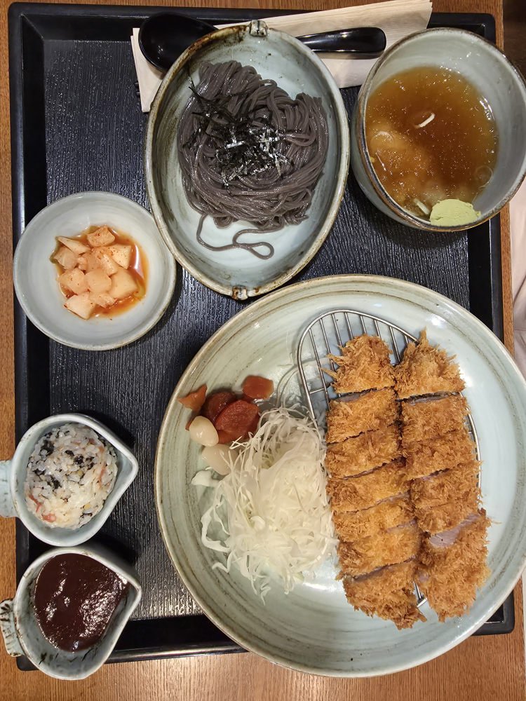 Daetjjangdonkkaseu (댓짱돈까스) 2