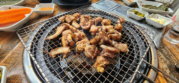 Chingunesankkomjangeo (친구네산꼼장어) 1