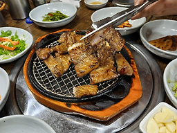 Gogigupneun maeul (고기굽는 마을) 3