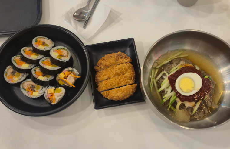Ssadagimbap noryangjinyeokjeom (싸다김밥 노량진역점) 1