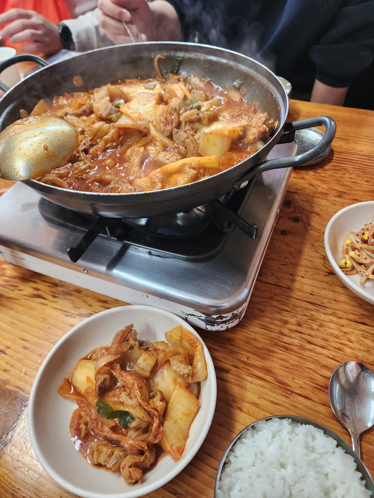 진토김치생고기 볶음찌개전문점 대표 사진