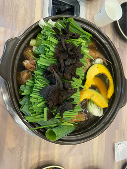 Naneungineungibeoseotbaeksuk (나능이능이버섯백숙) 3