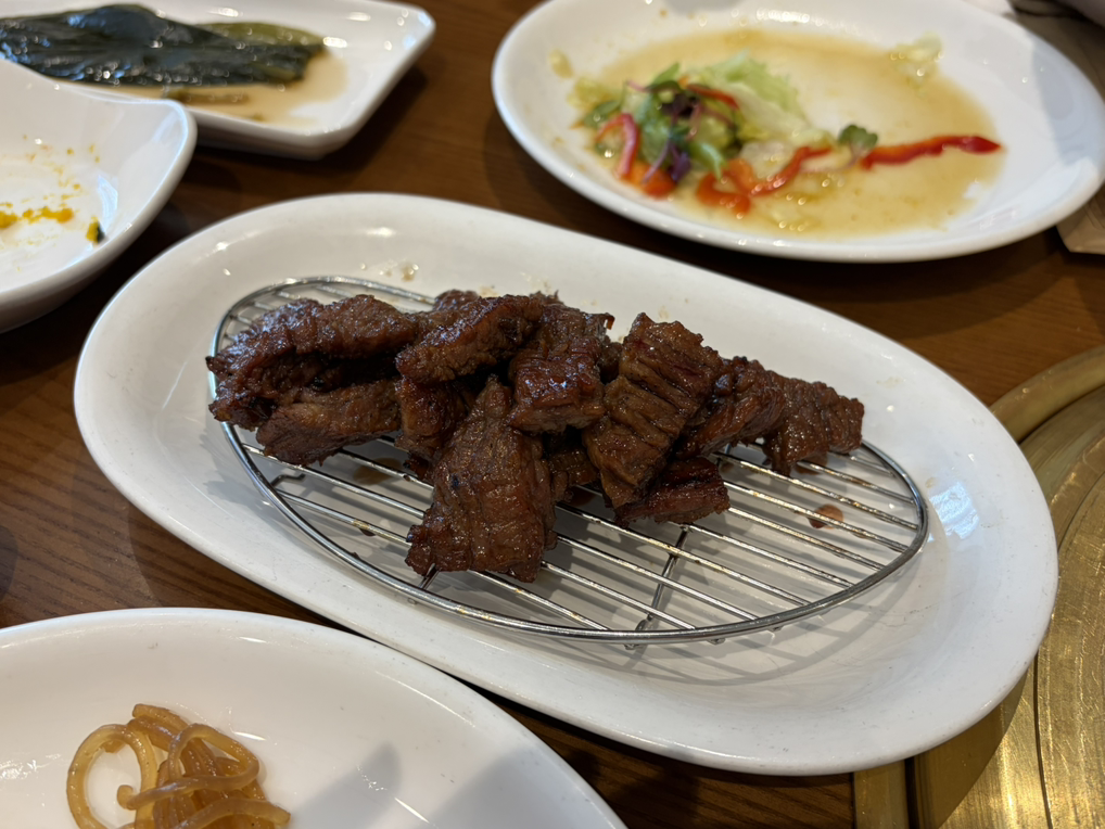 Sutbulgalbihwaranggol (숯불갈비화랑골) 2